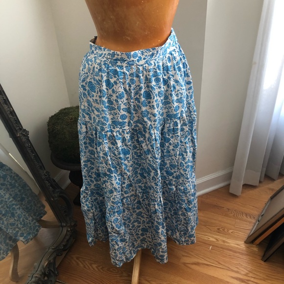 Women’s Universal Threads blue and white floral skirt S - Picture 1 of 8